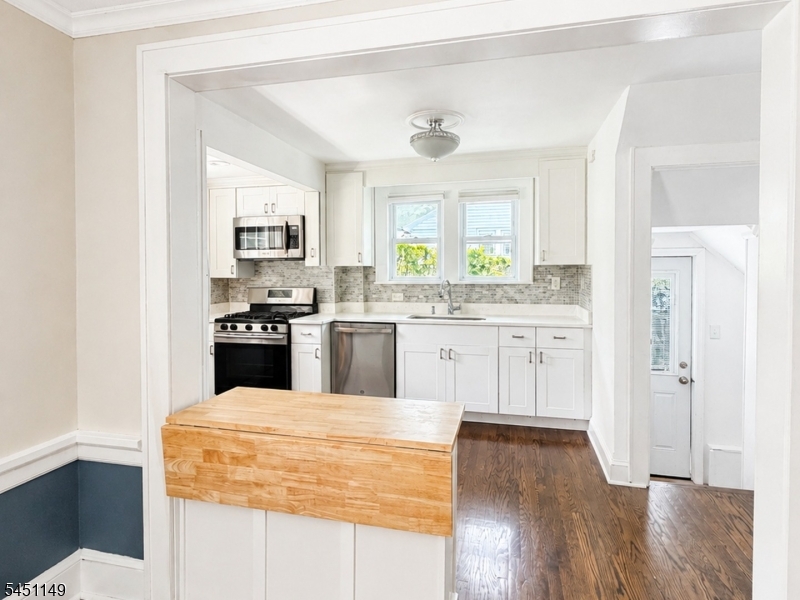 11 Van Dyke Pl Property Photo 6