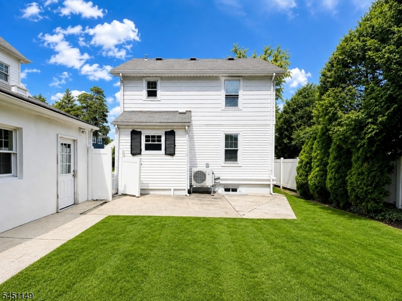 11 Van Dyke Pl Property Photo 18