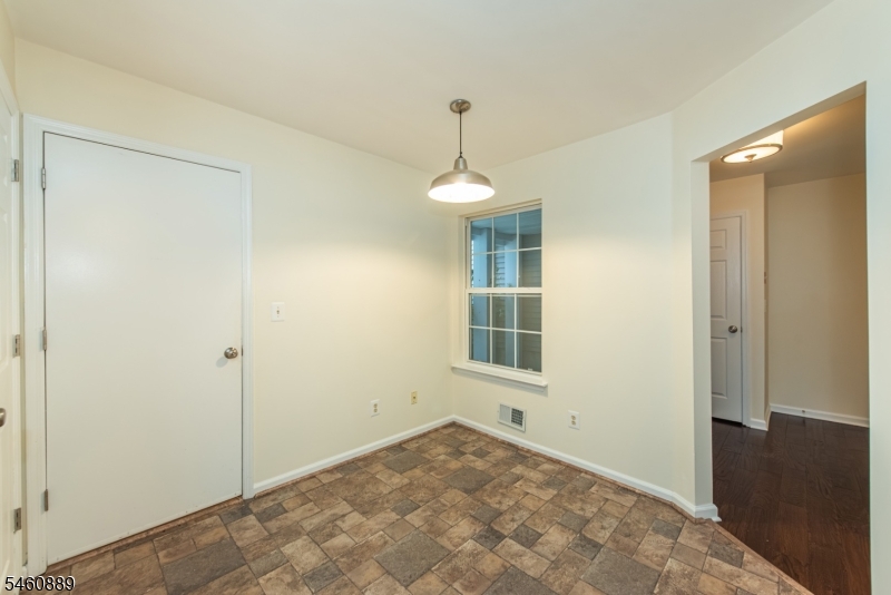 122 Woodmont Dr Property Photo 8
