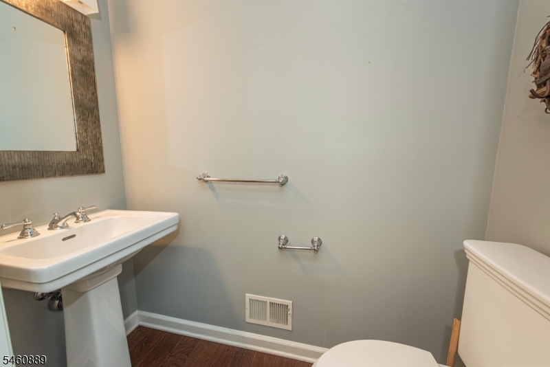 122 Woodmont Dr Property Photo 10