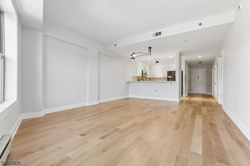 48 S Park St 517 Property Photo 4