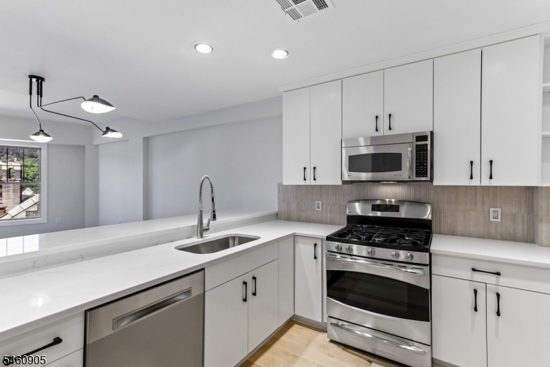 48 S Park St 517 Property Photo 13