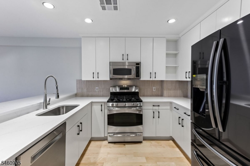 48 S Park St 517 Property Photo 16