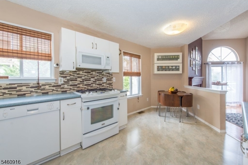 3316 Park Pl Property Photo 6