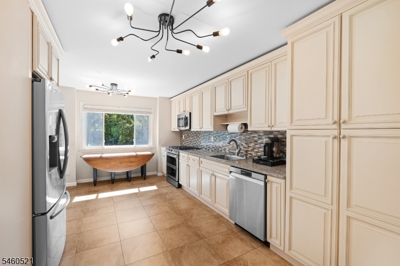 38 Park St H Property Photo 5