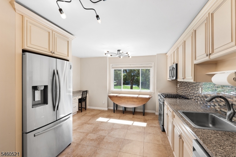 38 Park St H Property Photo 6