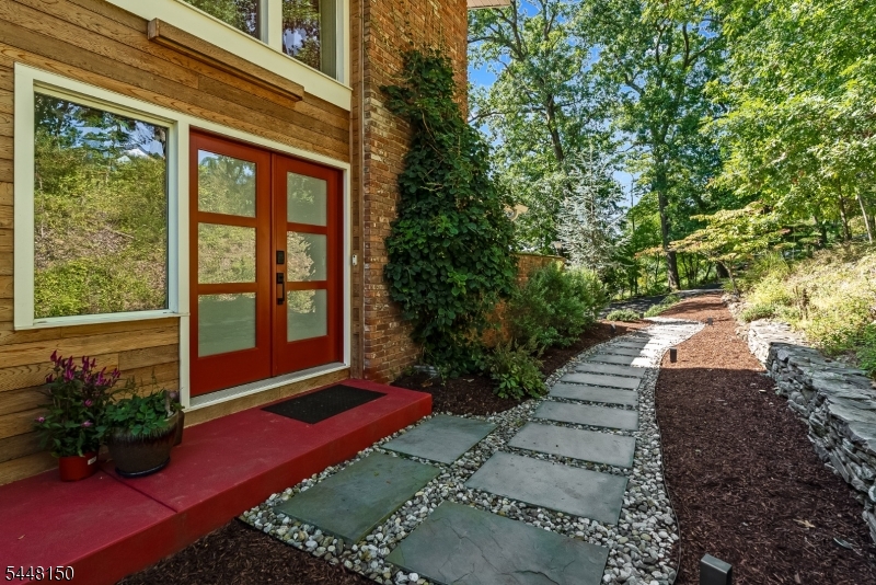 470 Washington Ave Property Photo 4