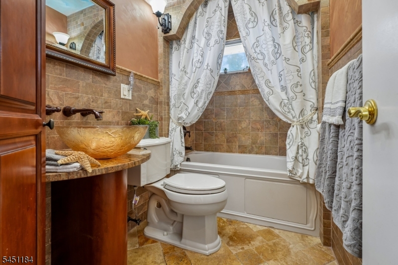 357 Foxwood Rd Property Photo 13