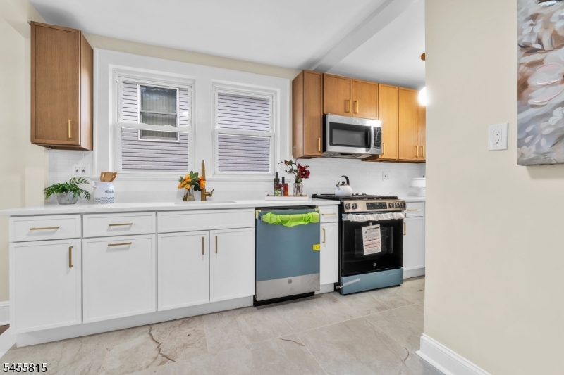 209 S Michigan Ave Property Photo 9
