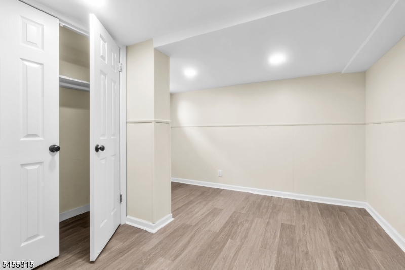 209 S Michigan Ave Property Photo 32