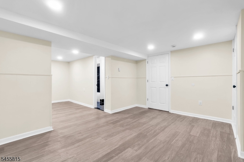209 S Michigan Ave Property Photo 38
