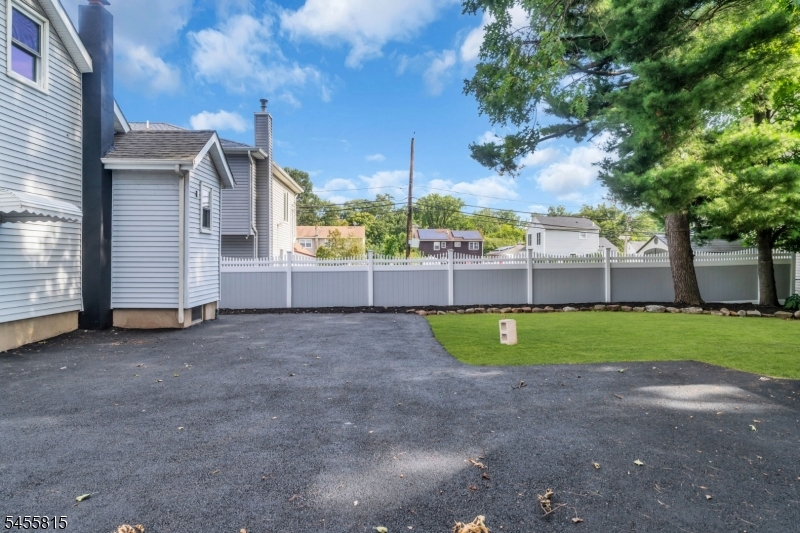 209 S Michigan Ave Property Photo 41