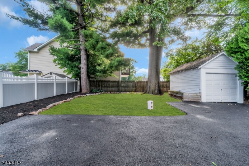 209 S Michigan Ave Property Photo 42
