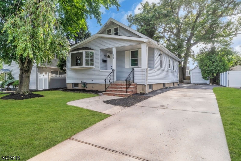 209 S Michigan Ave Property Photo 44