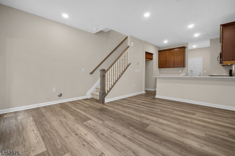 8 Jessica Ln 2103 Property Photo 3