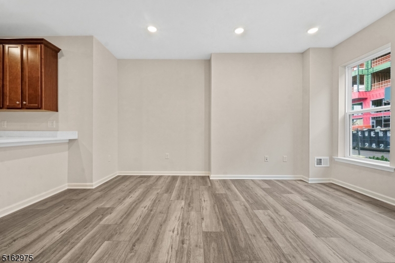 8 Jessica Ln 2103 Property Photo 5