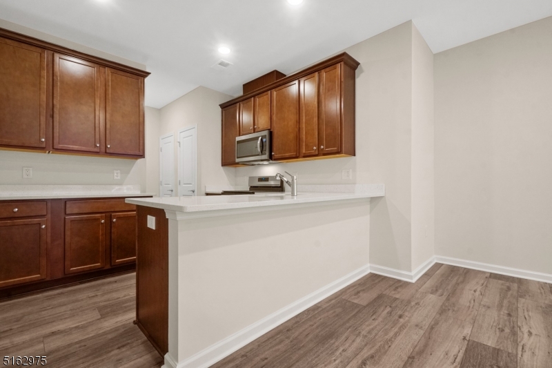 8 Jessica Ln 2103 Property Photo 6