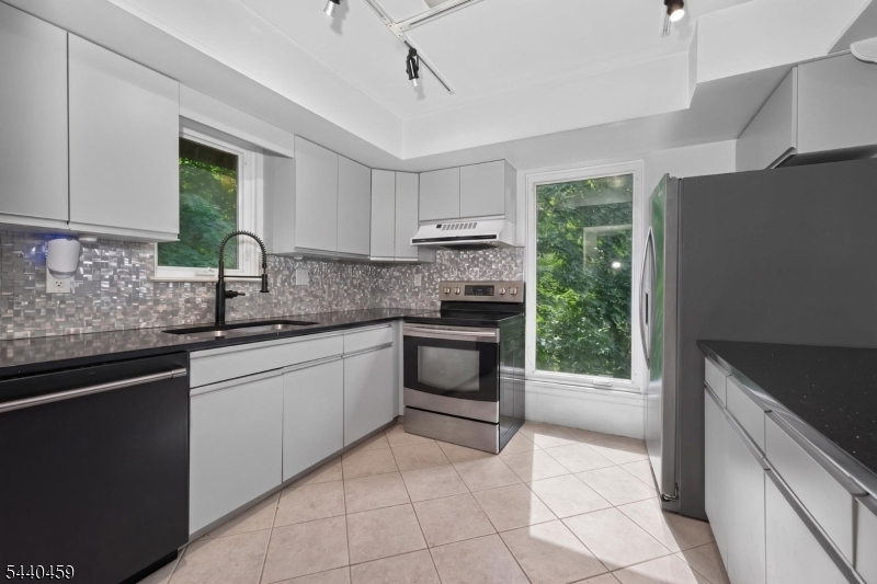 120 Swan Street Property Photo 11