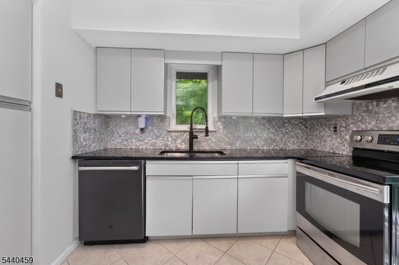 120 Swan Street Property Photo 12