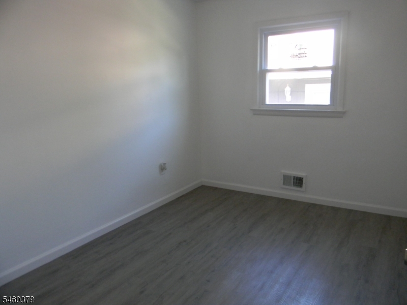 27 Violet Ter Property Photo 8