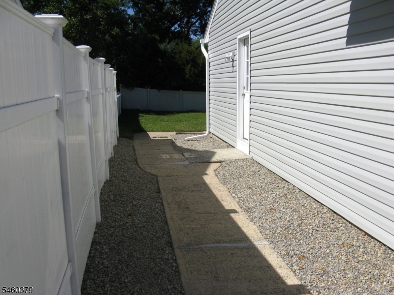 27 Violet Ter Property Photo 13