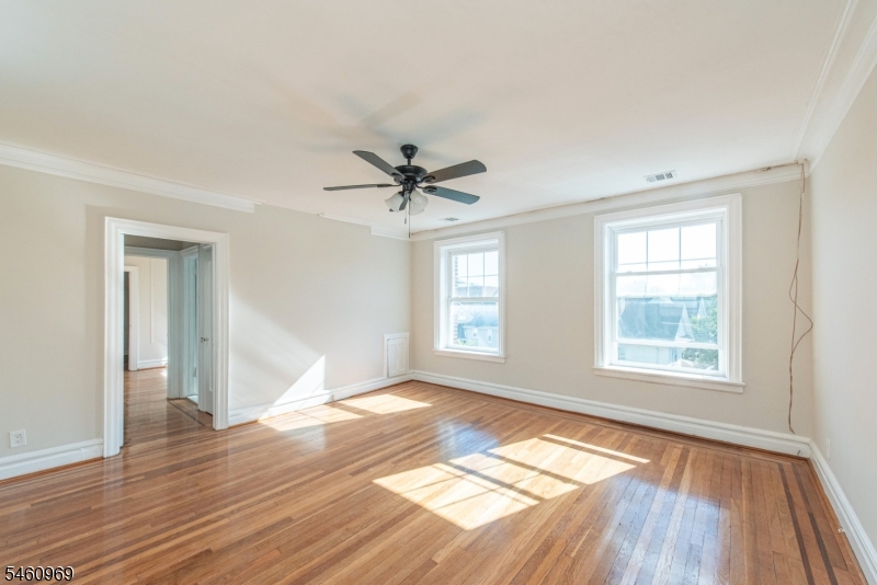 9 Vernon Ave 3 Property Photo 2
