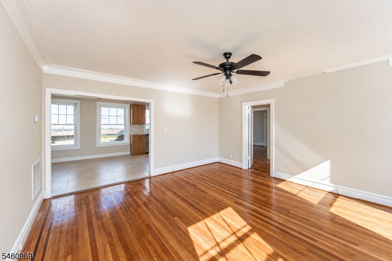 9 Vernon Ave 3 Property Photo 3