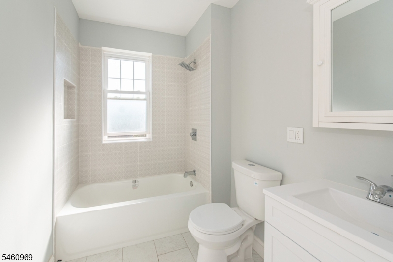9 Vernon Ave 3 Property Photo 9