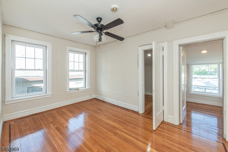 9 Vernon Ave 3 Property Photo 10