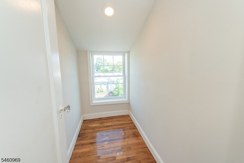 9 Vernon Ave 3 Property Photo 12