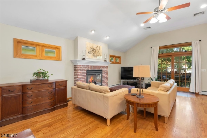 40 2nd Ave Property Photo 13