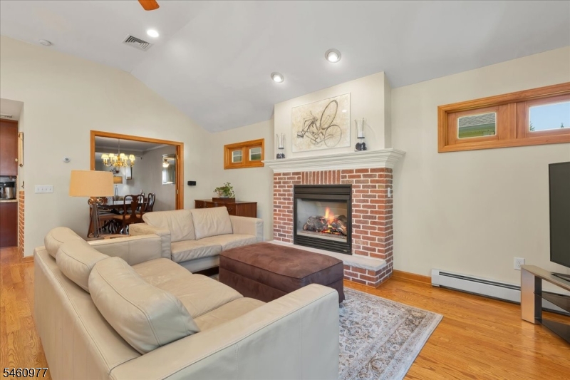 40 2nd Ave Property Photo 16