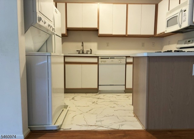 166 Falcon Ridge Way N 166 Property Photo 4