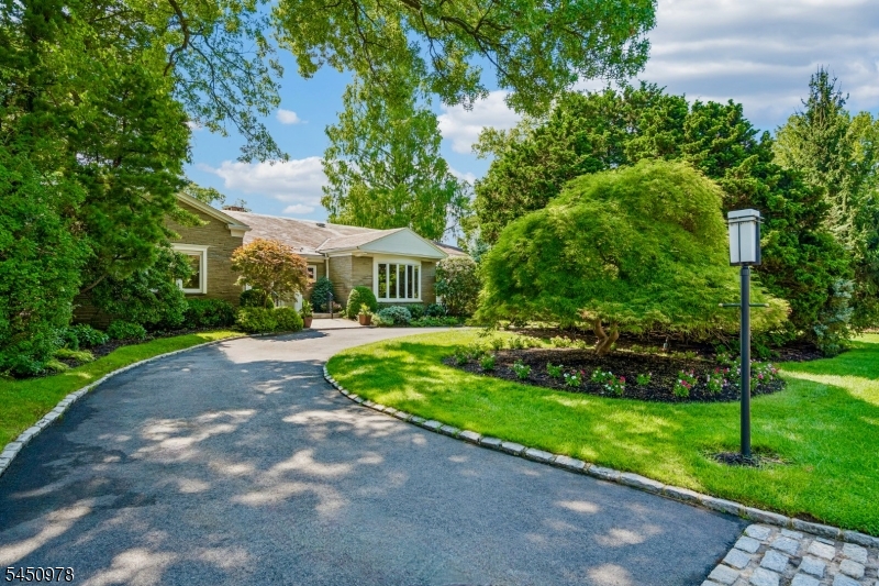 200 Crestwood Dr Property Photo 4