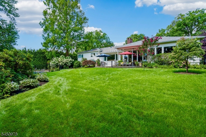 200 Crestwood Dr Property Photo 44