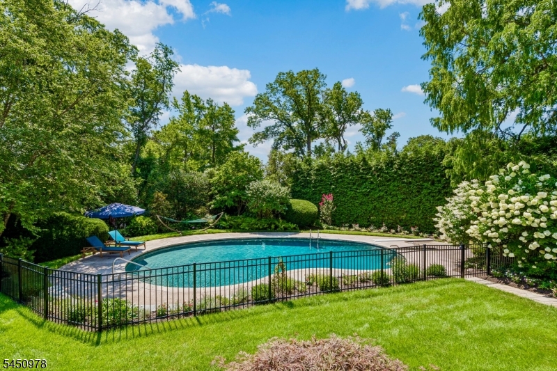200 Crestwood Dr Property Photo 46