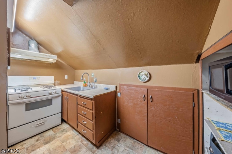 20 Berkley St Property Photo 21