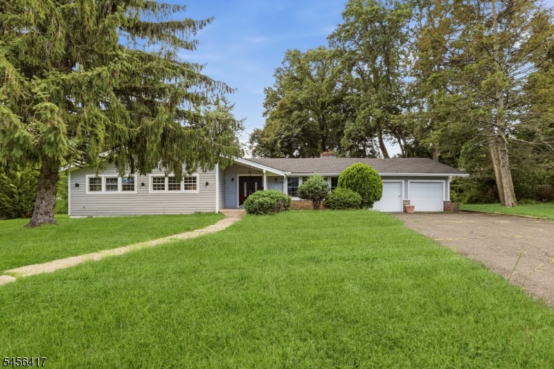 496 Seven Oaks Ct Property Photo 1
