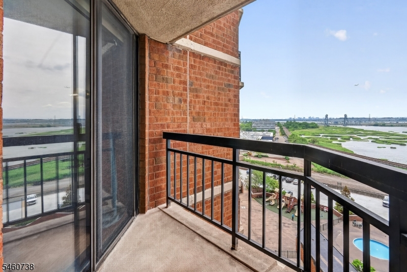 1020 Harmon Cove Tower 1020 Property Photo 22