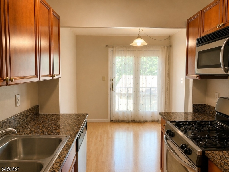18 Mews Ln Property Photo 5