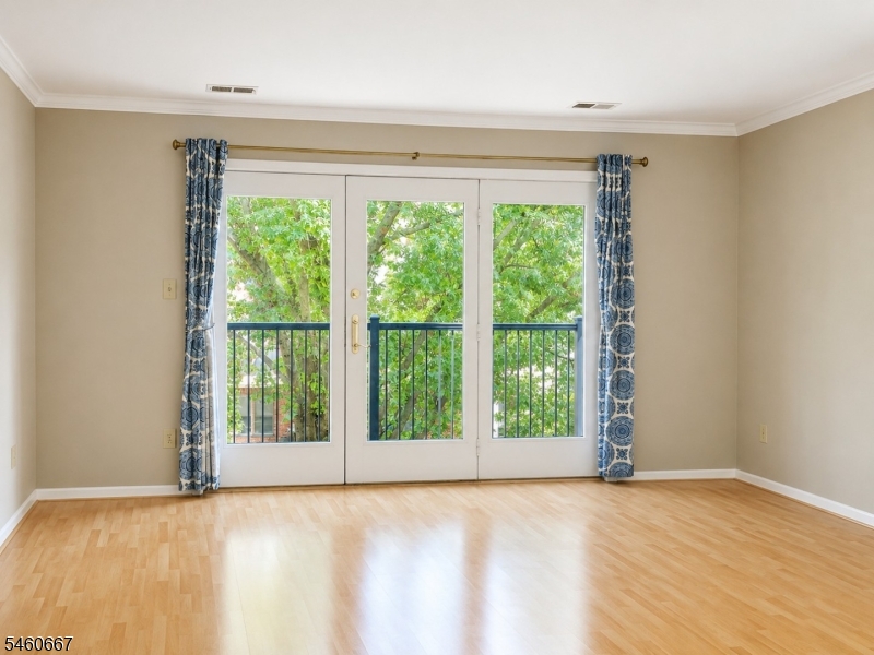18 Mews Ln Property Photo 6