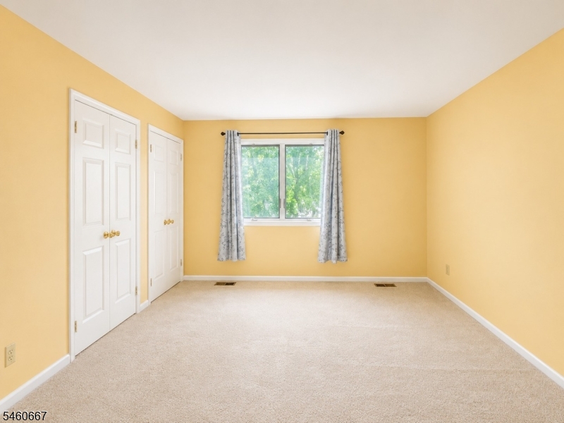 18 Mews Ln Property Photo 8