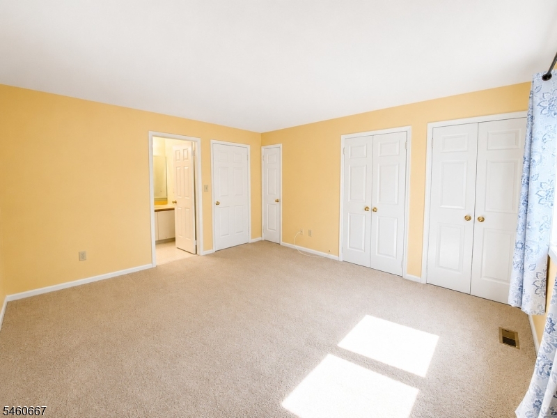 18 Mews Ln Property Photo 9