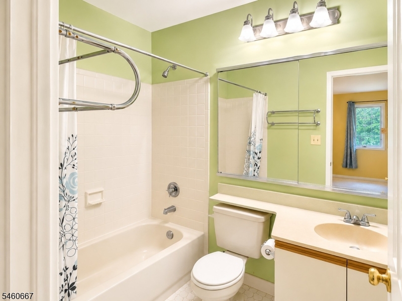 18 Mews Ln Property Photo 11