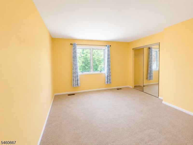 18 Mews Ln Property Photo 12