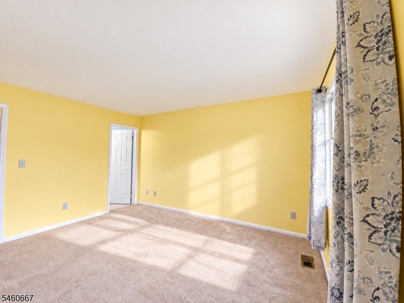 18 Mews Ln Property Photo 14