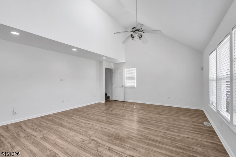 513 Harding Ave Property Photo 2