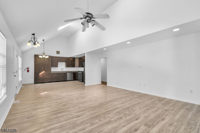 513 Harding Ave Property Photo 4