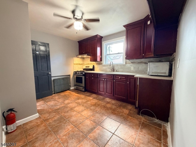 614 Mola Blvd Property Photo 3
