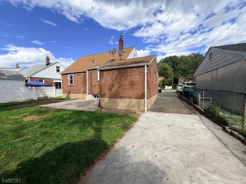 614 Mola Blvd Property Photo 27